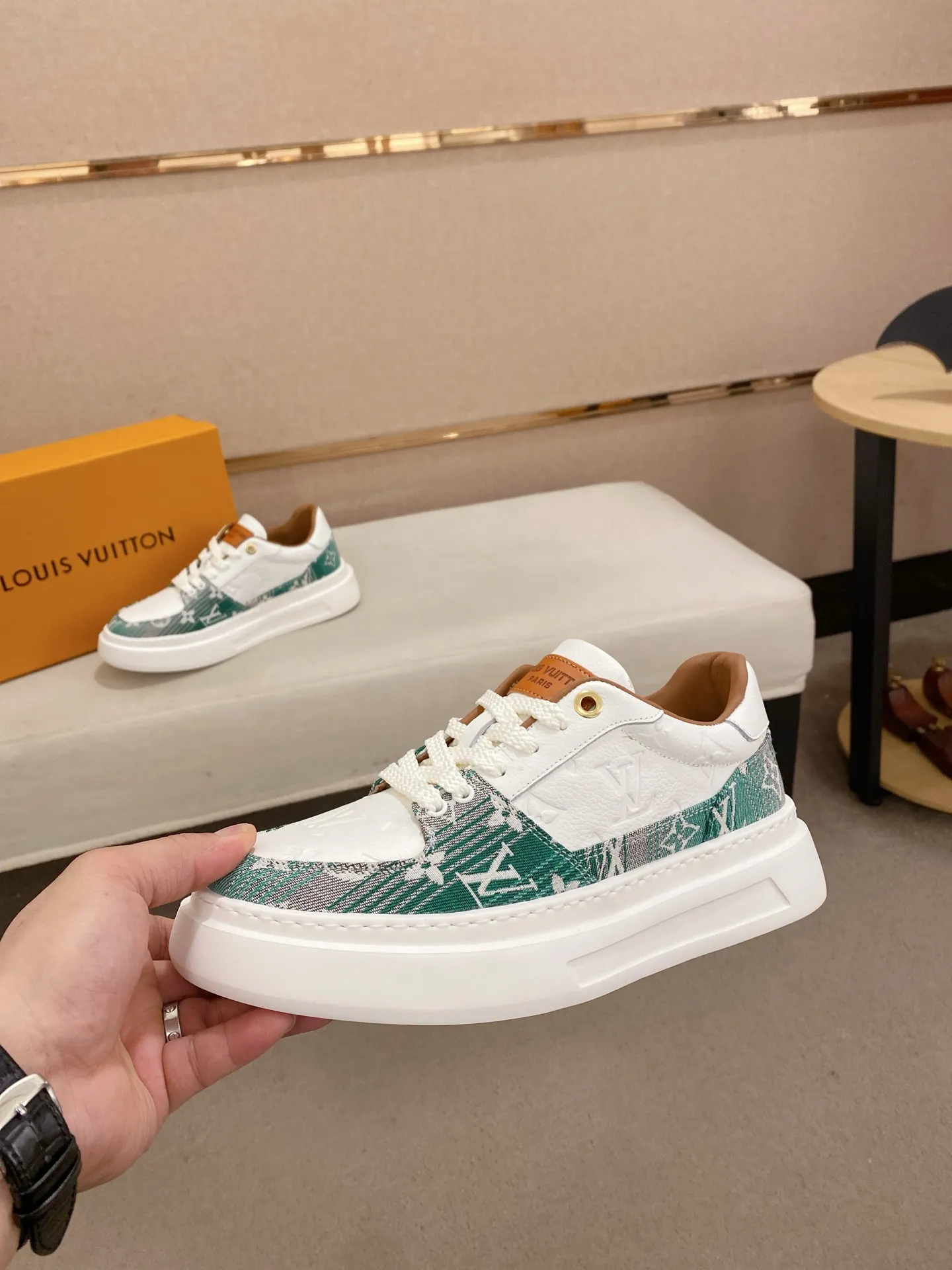 Factory price: 480💰🎉🎉LV~Louis Vuitton trendy men's shoes, new shipments, latest matching, same style as the official website, super high quality, best-selling season [strong][strong][strong]Selected first-layer cowhide, comfortable cowhide lining, original last, comfortable on the feet, wear-resistant rubber outsole, size: 38-44.
